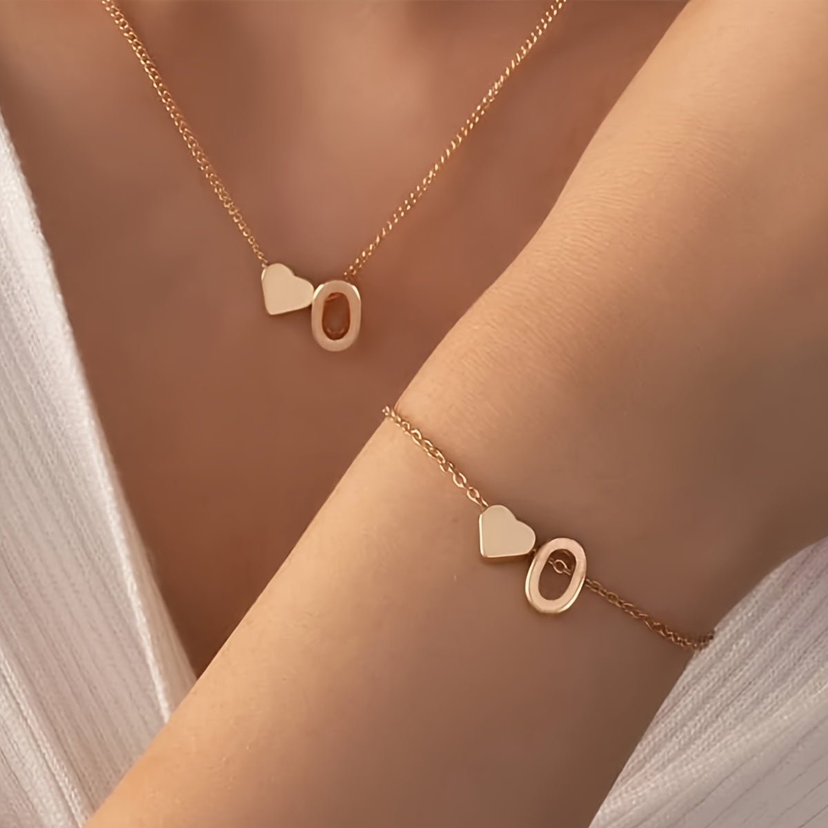 A Stylish And Minimalist Two-Piece Set Featuring a Metal Heart And English Letter Necklace And Bracelet, Perfect for Everyday Commuting Wear.