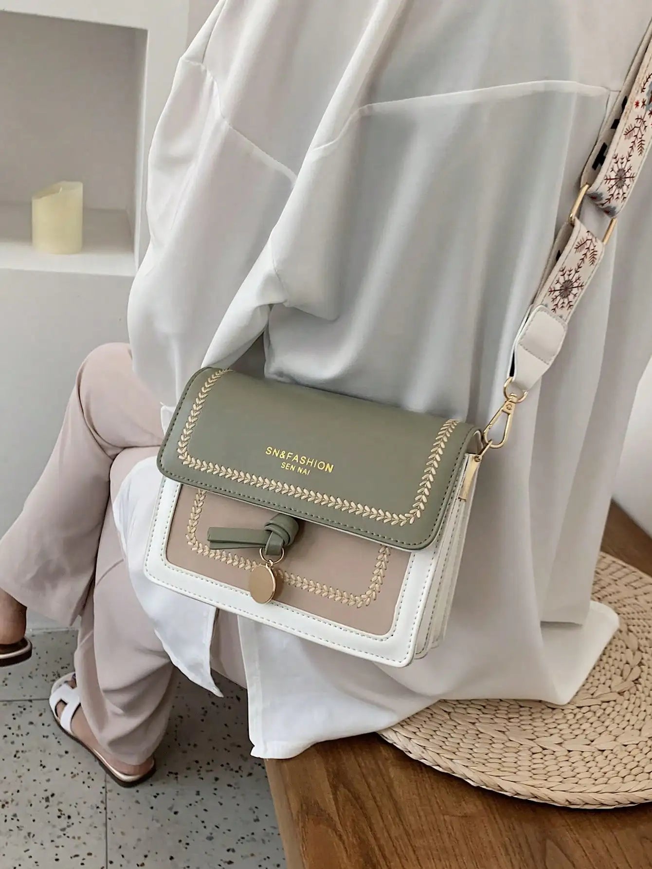 Fashionable Bag for Women, Versatile New Crossbody Bag, Casual, Contrasting Color, Small Square Bag, Wide Shoulder Strap
