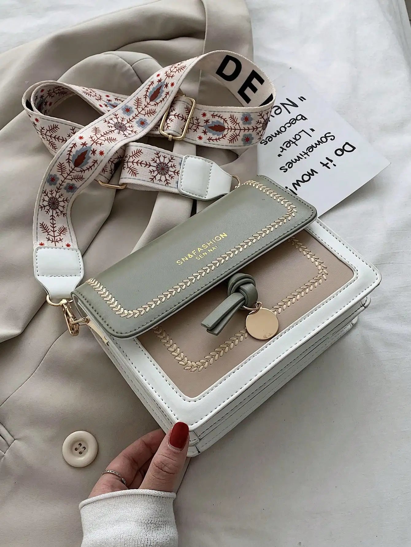 Fashionable Bag for Women, Versatile New Crossbody Bag, Casual, Contrasting Color, Small Square Bag, Wide Shoulder Strap