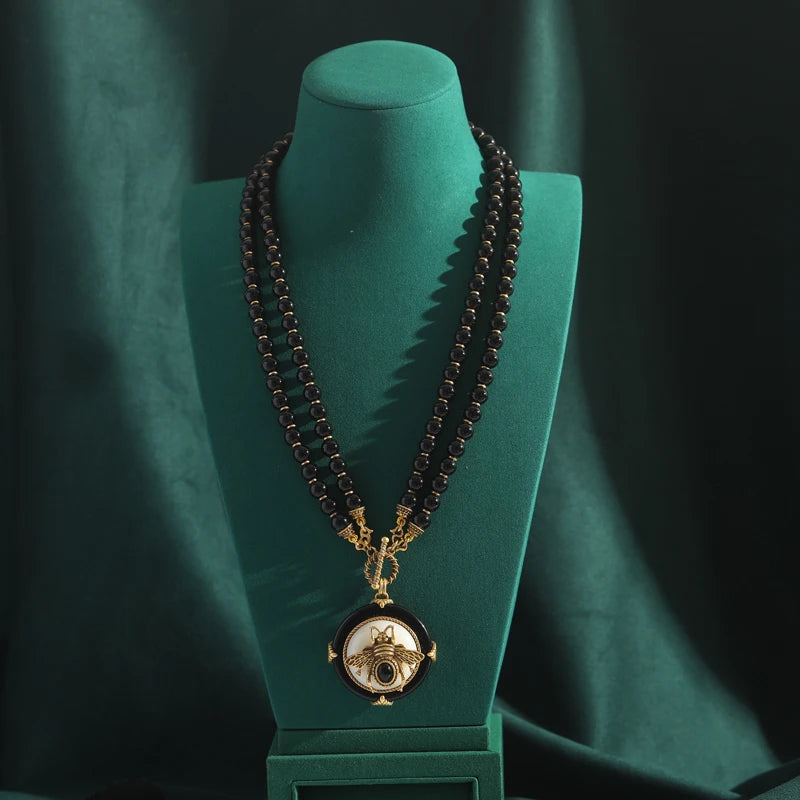 Vintage Jewellery Black Beads Necklace Woman With Bee Pendant Natural Stone Weddings Elegant Charms Antique Luxury Designer 2025