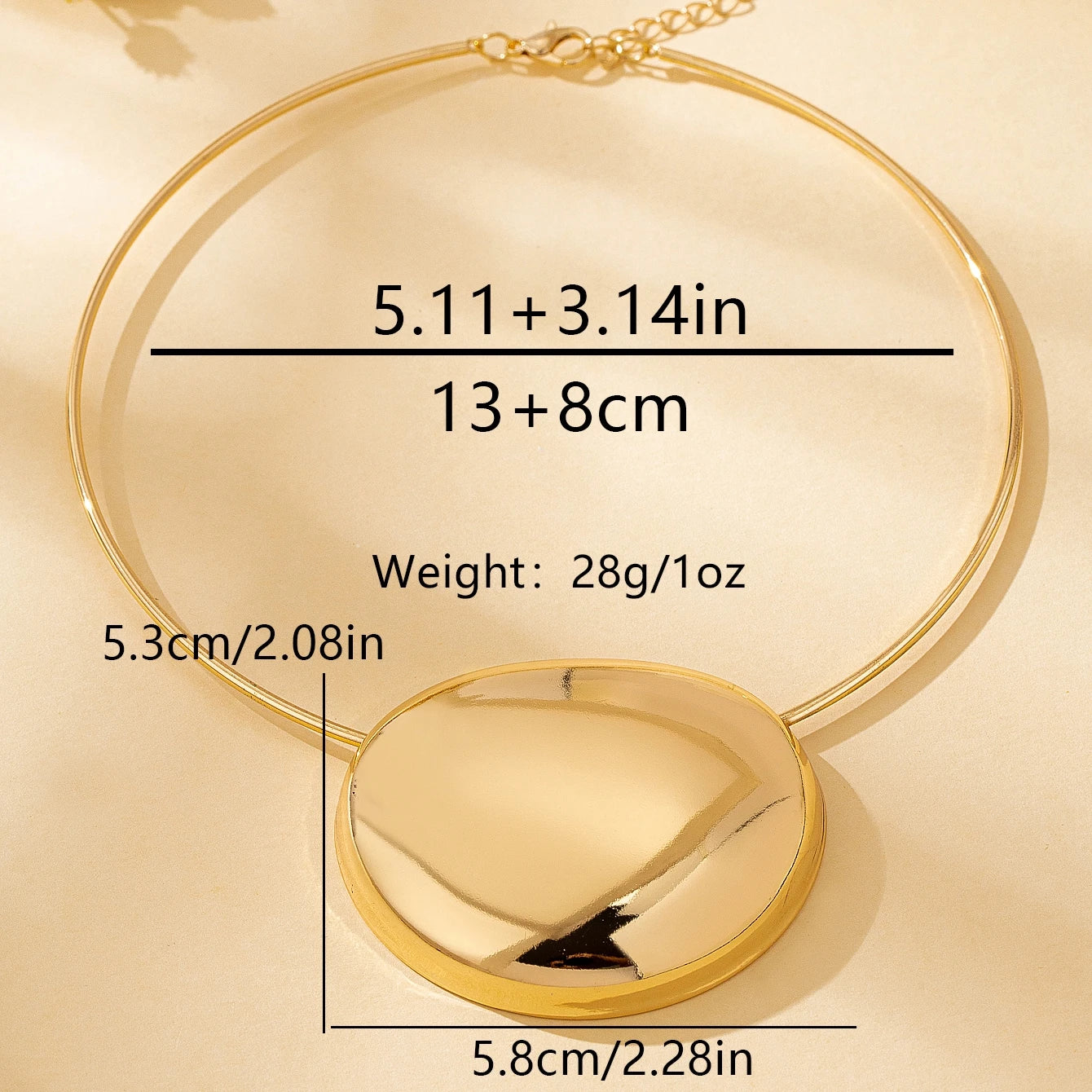 A Women's Necklace, a Glossy Geometric Exaggerated Fashion Simple Necklace, Suitable for Daily Wear and Vacation Wear