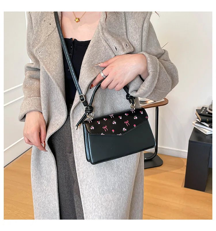 Fashion handbag women's personality early spring new simple fashion trendy printing casual messenger niche small square bag