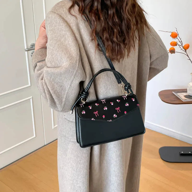 Fashion handbag women's personality early spring new simple fashion trendy printing casual messenger niche small square bag