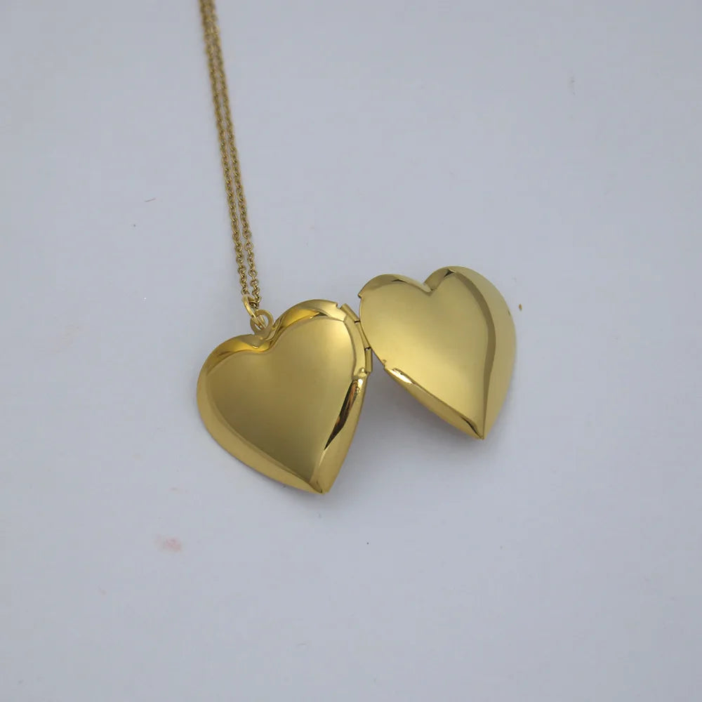 Necklace for Women UNDERTALE Necklaces Photograph Photo Frame Pendant Trend Fashion Couples Gift Toriel Sans Papyrus Jewelry