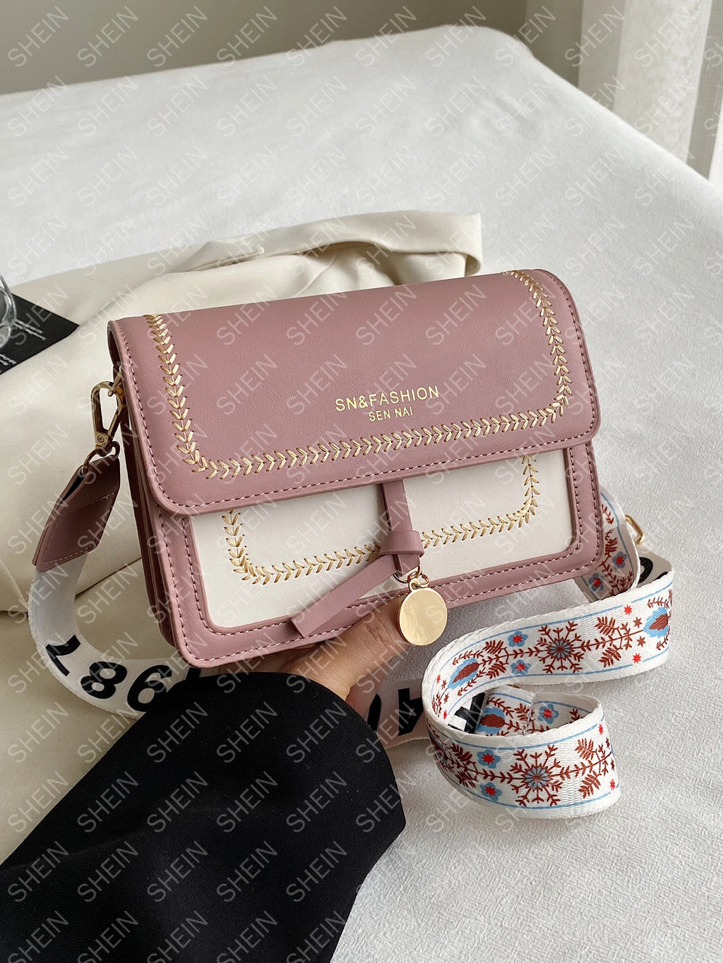 Fashionable Bag for Women, Versatile New Crossbody Bag, Casual, Contrasting Color, Small Square Bag, Wide Shoulder Strap