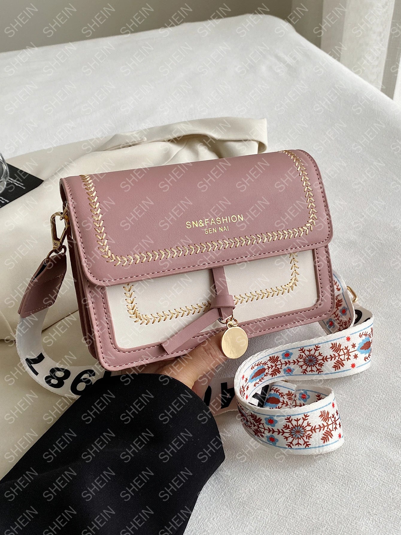 Fashionable Bag for Women, Versatile New Crossbody Bag, Casual, Contrasting Color, Small Square Bag, Wide Shoulder Strap