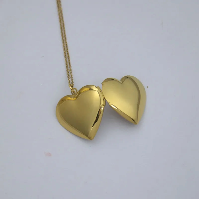 Necklace for Women UNDERTALE Necklaces Photograph Photo Frame Pendant Trend Fashion Couples Gift Toriel Sans Papyrus Jewelry