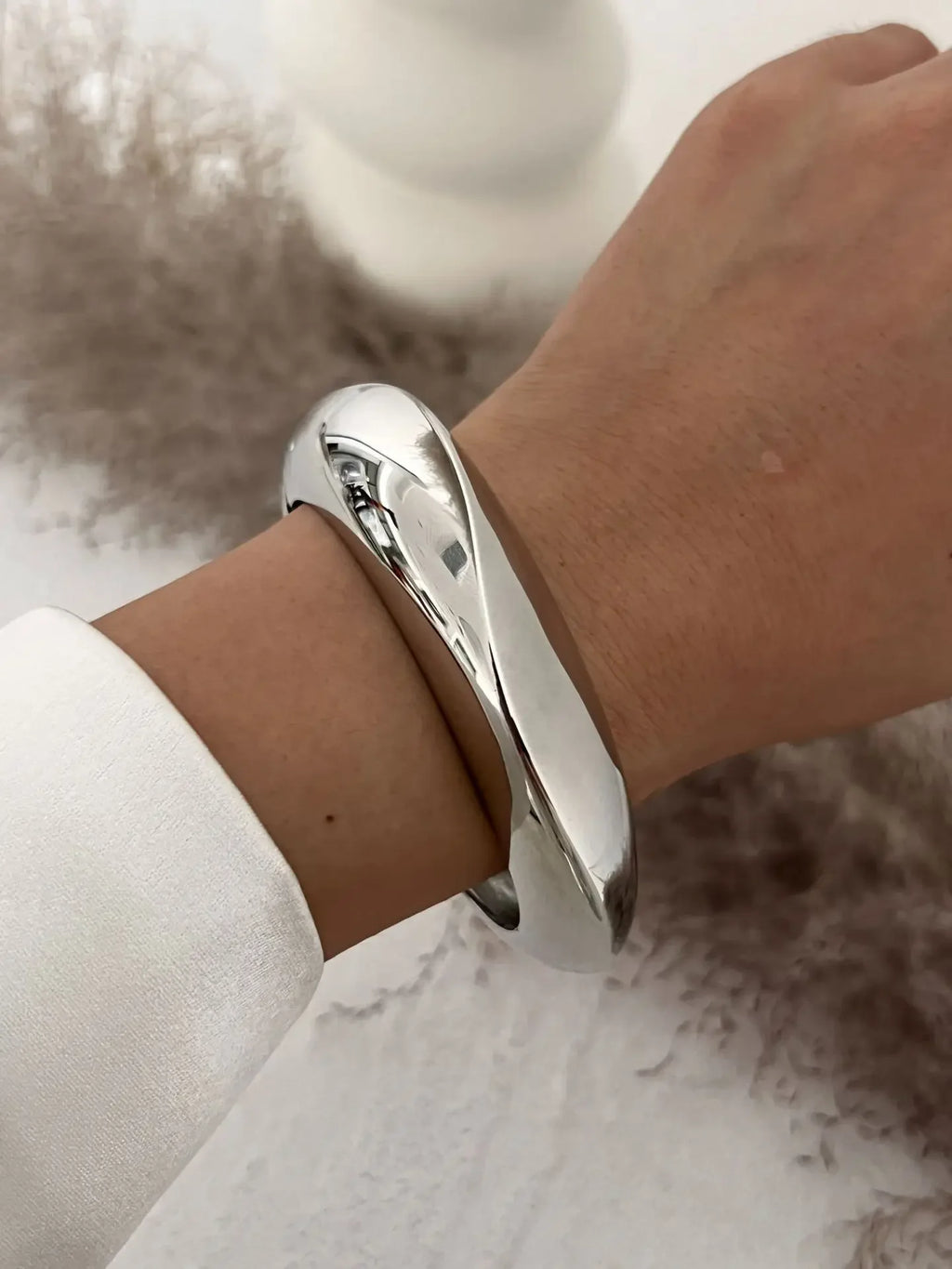 Bracelet for Women 2024 Design Sense Fashion Trend Metal Smooth Water Drop Hug Jewelry Pulseras Mujer Sterling Silver 925 Girl