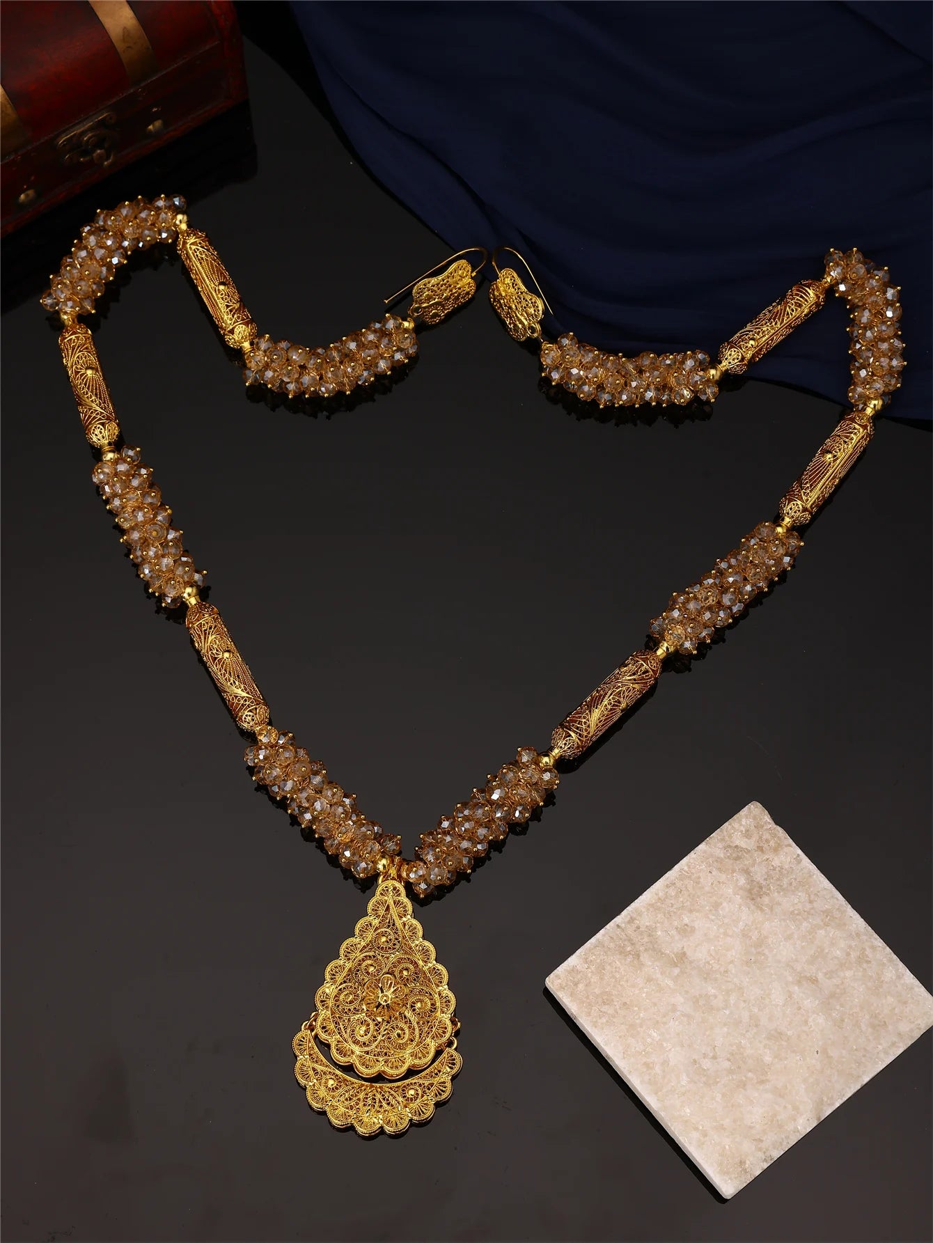 1 Piece of Fashionable and Luxurious Women's Necklace with a Large Metal Teardrop Pendant and Corner Bead Necklace, Can Be Worn as a Shoulder Chain for Women's Weddings, Banquets, and Holiday Wear