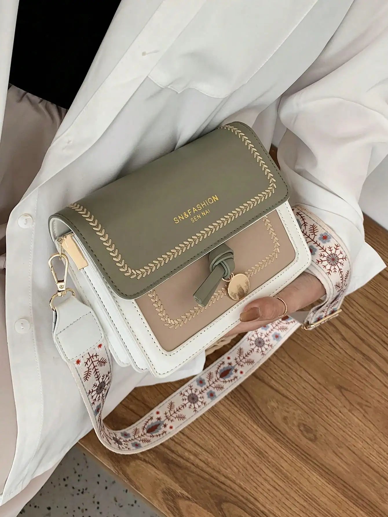 Fashionable Bag for Women, Versatile New Crossbody Bag, Casual, Contrasting Color, Small Square Bag, Wide Shoulder Strap