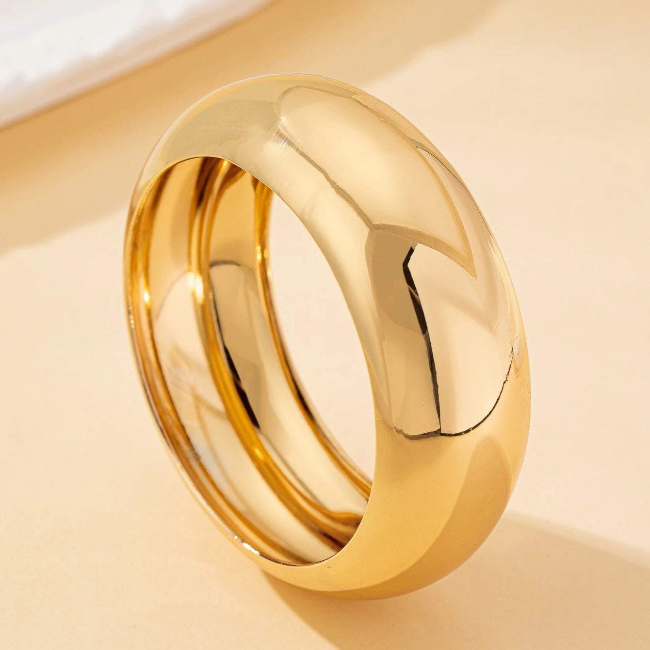 A Women's Bracelet, Wide, Simple, Smooth and Fashionable Bracelet, Suitable for Daily Wear and Vacation Wear