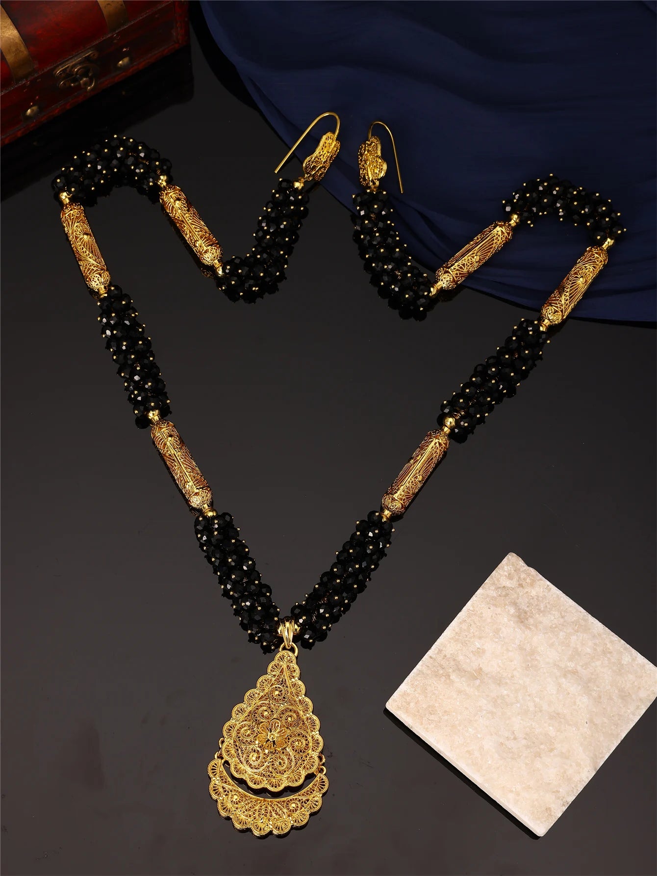 1 Piece of Fashionable and Luxurious Women's Necklace with a Large Metal Teardrop Pendant and Corner Bead Necklace, Can Be Worn as a Shoulder Chain for Women's Weddings, Banquets, and Holiday Wear