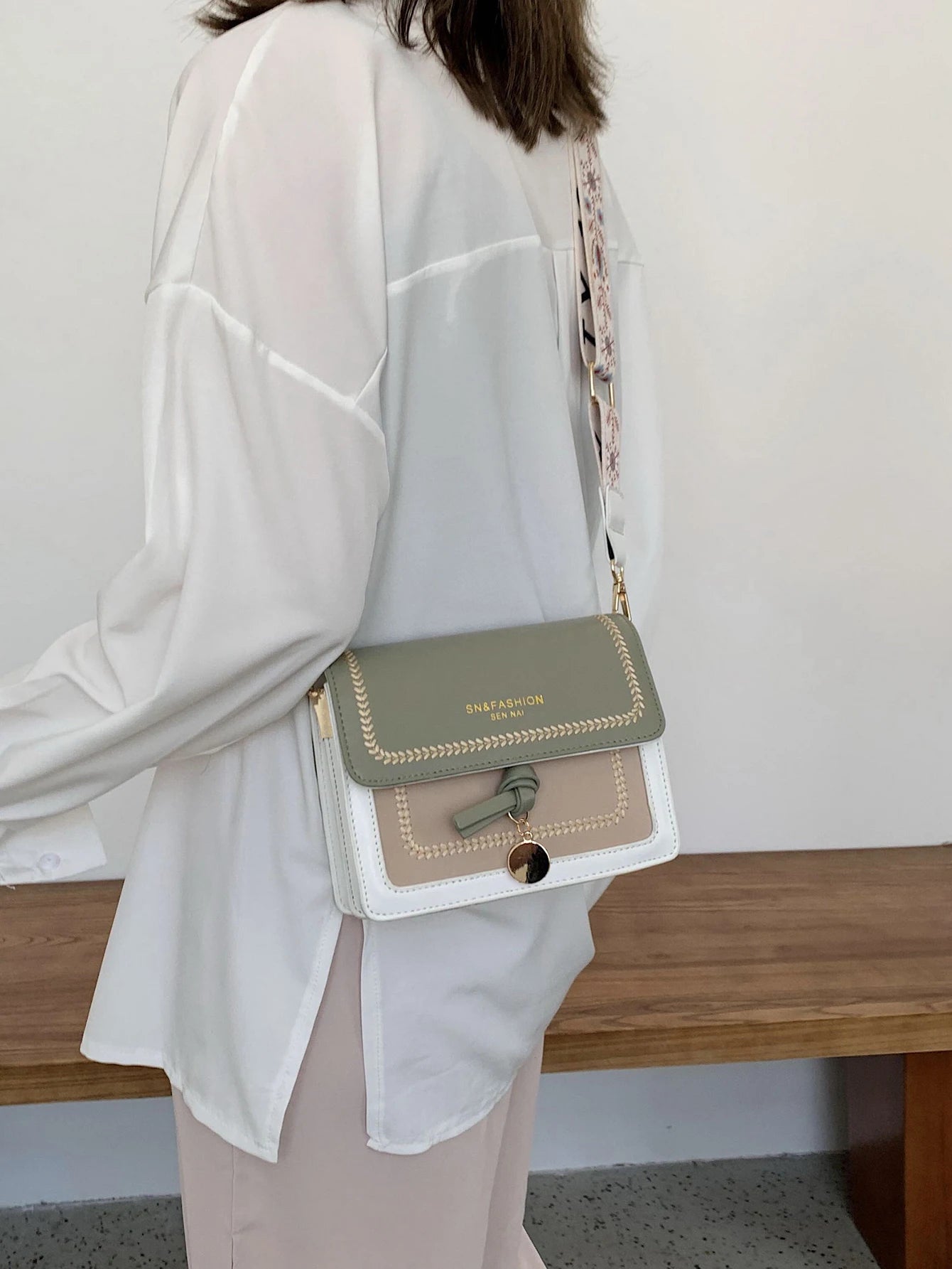 Fashionable Bag for Women, Versatile New Crossbody Bag, Casual, Contrasting Color, Small Square Bag, Wide Shoulder Strap