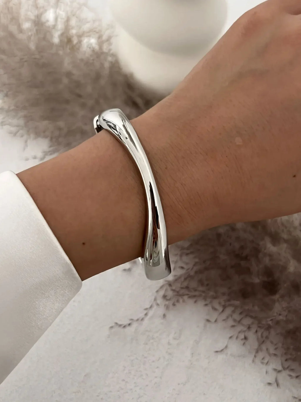 Bracelet for Women 2024 Design Sense Fashion Trend Metal Smooth Water Drop Hug Jewelry Pulseras Mujer Sterling Silver 925 Girl