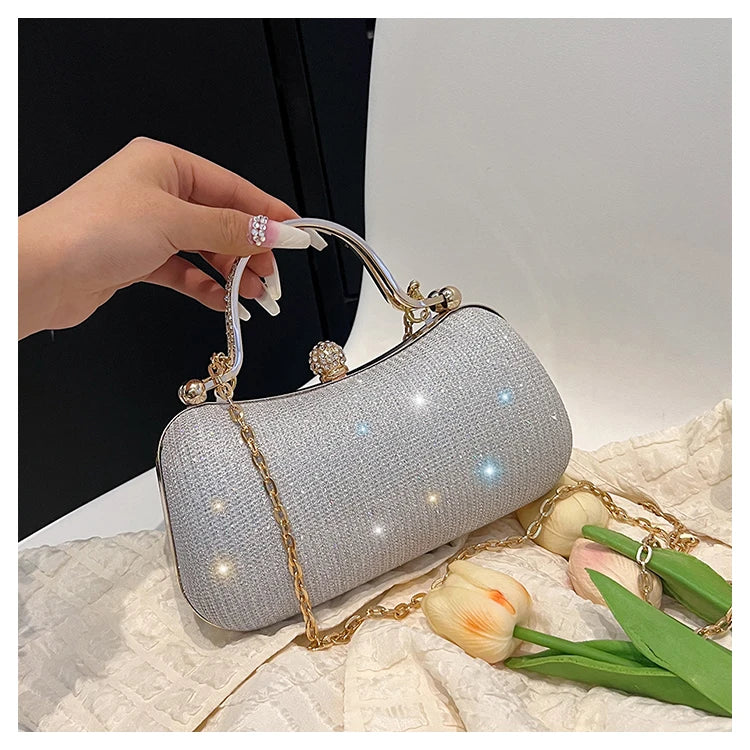 Evening party bags: This year, there is a trend for sophisticated and feminine women's bags. There are simple buttoned small bag