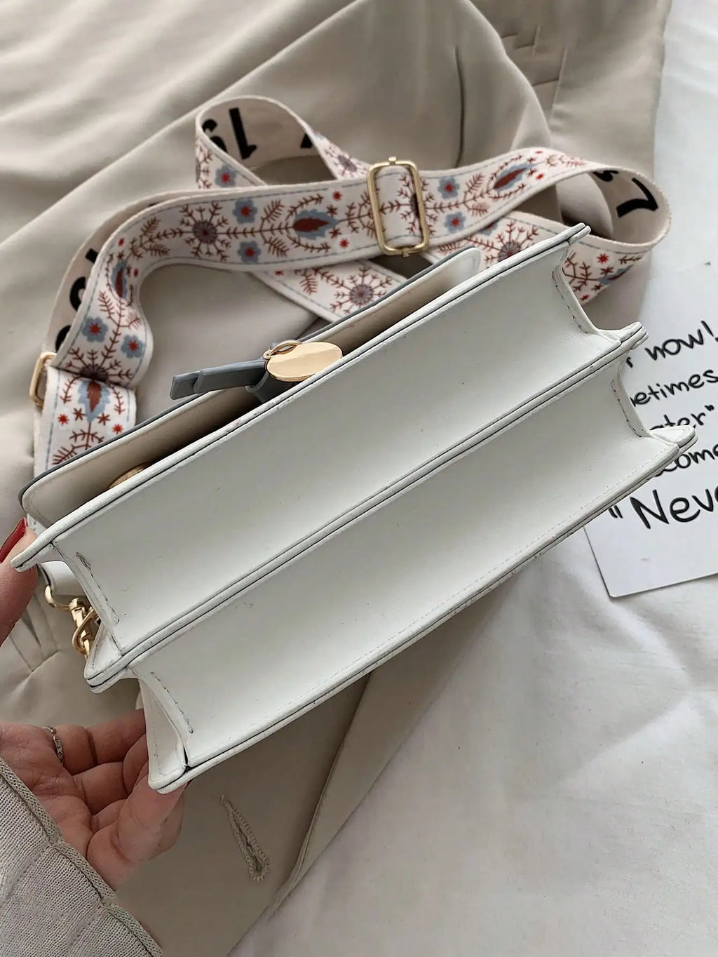 Fashionable Bag for Women, Versatile New Crossbody Bag, Casual, Contrasting Color, Small Square Bag, Wide Shoulder Strap