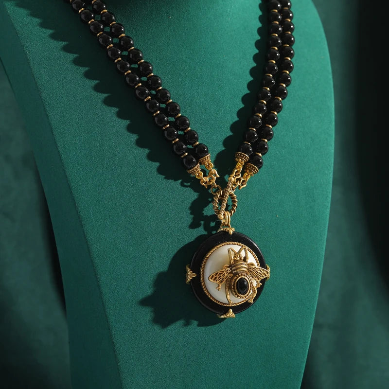 Vintage Jewellery Black Beads Necklace Woman With Bee Pendant Natural Stone Weddings Elegant Charms Antique Luxury Designer 2025