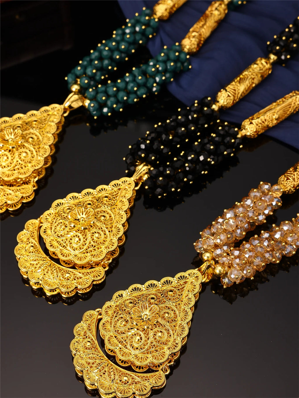 1 Piece of Fashionable and Luxurious Women's Necklace with a Large Metal Teardrop Pendant and Corner Bead Necklace, Can Be Worn as a Shoulder Chain for Women's Weddings, Banquets, and Holiday Wear