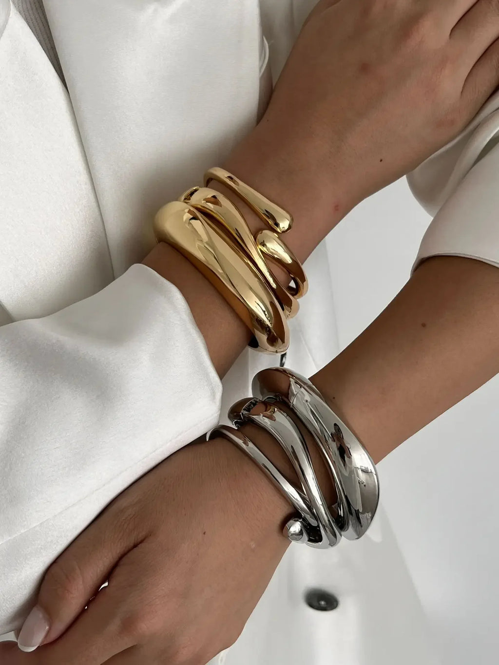 Bracelet for Women 2024 Design Sense Fashion Trend Metal Smooth Water Drop Hug Jewelry Pulseras Mujer Sterling Silver 925 Girl