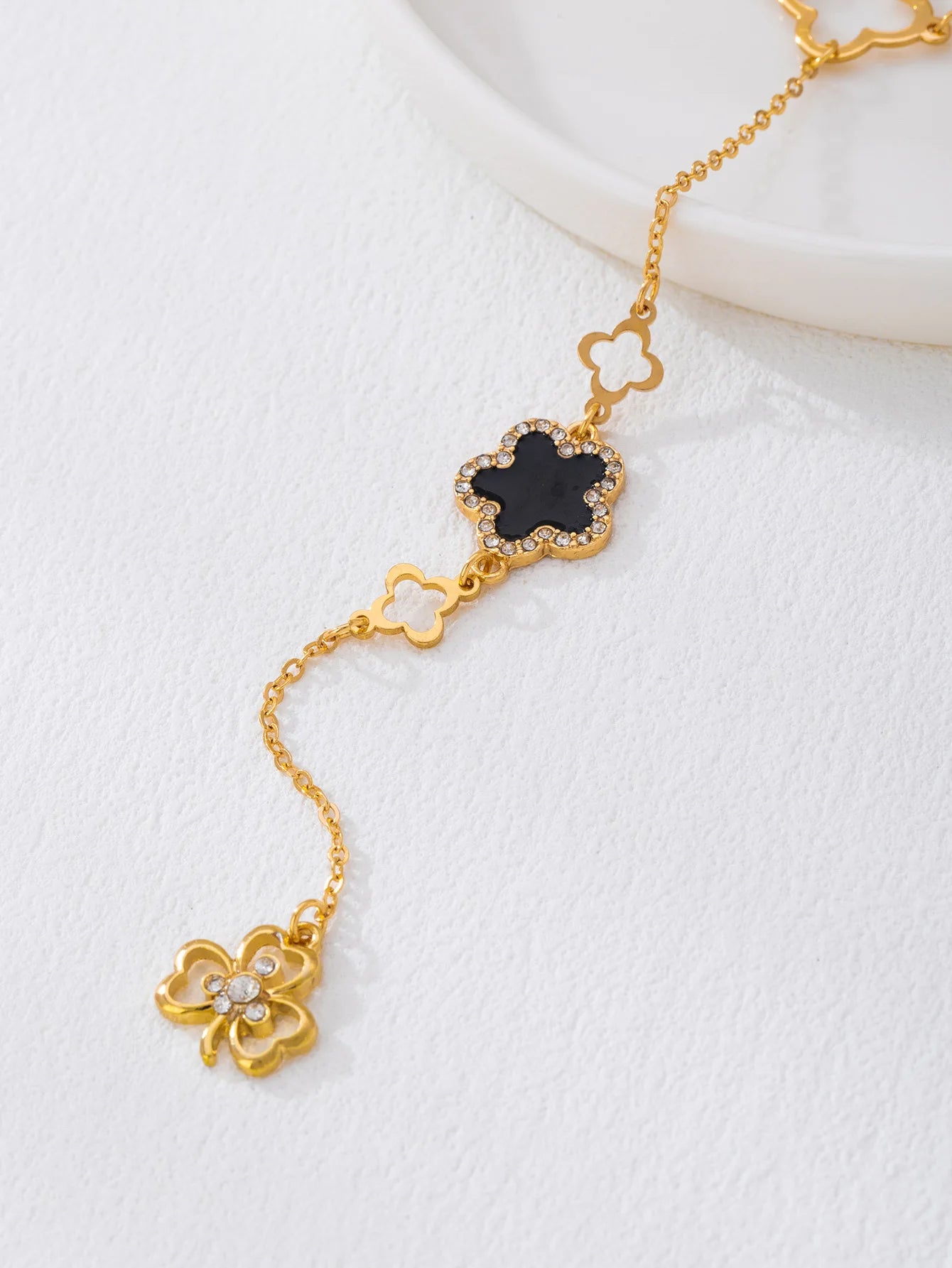 Necklace For Women Girls Oil Drop Flower Clover Y Sweater Chain Banquet Party Holiday Fashion Jewelry CN068