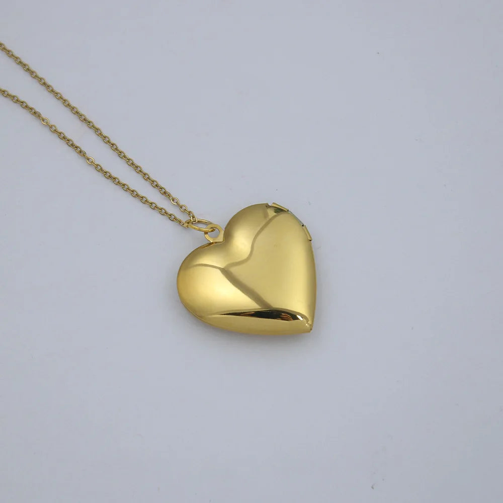 Necklace for Women UNDERTALE Necklaces Photograph Photo Frame Pendant Trend Fashion Couples Gift Toriel Sans Papyrus Jewelry