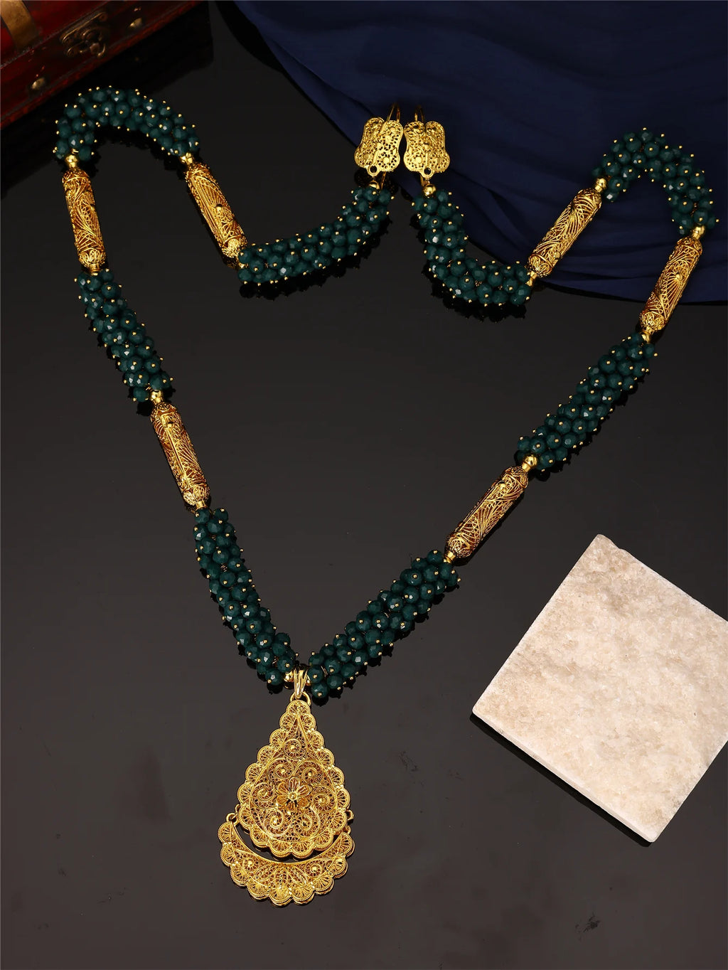 1 Piece of Fashionable and Luxurious Women's Necklace with a Large Metal Teardrop Pendant and Corner Bead Necklace, Can Be Worn as a Shoulder Chain for Women's Weddings, Banquets, and Holiday Wear