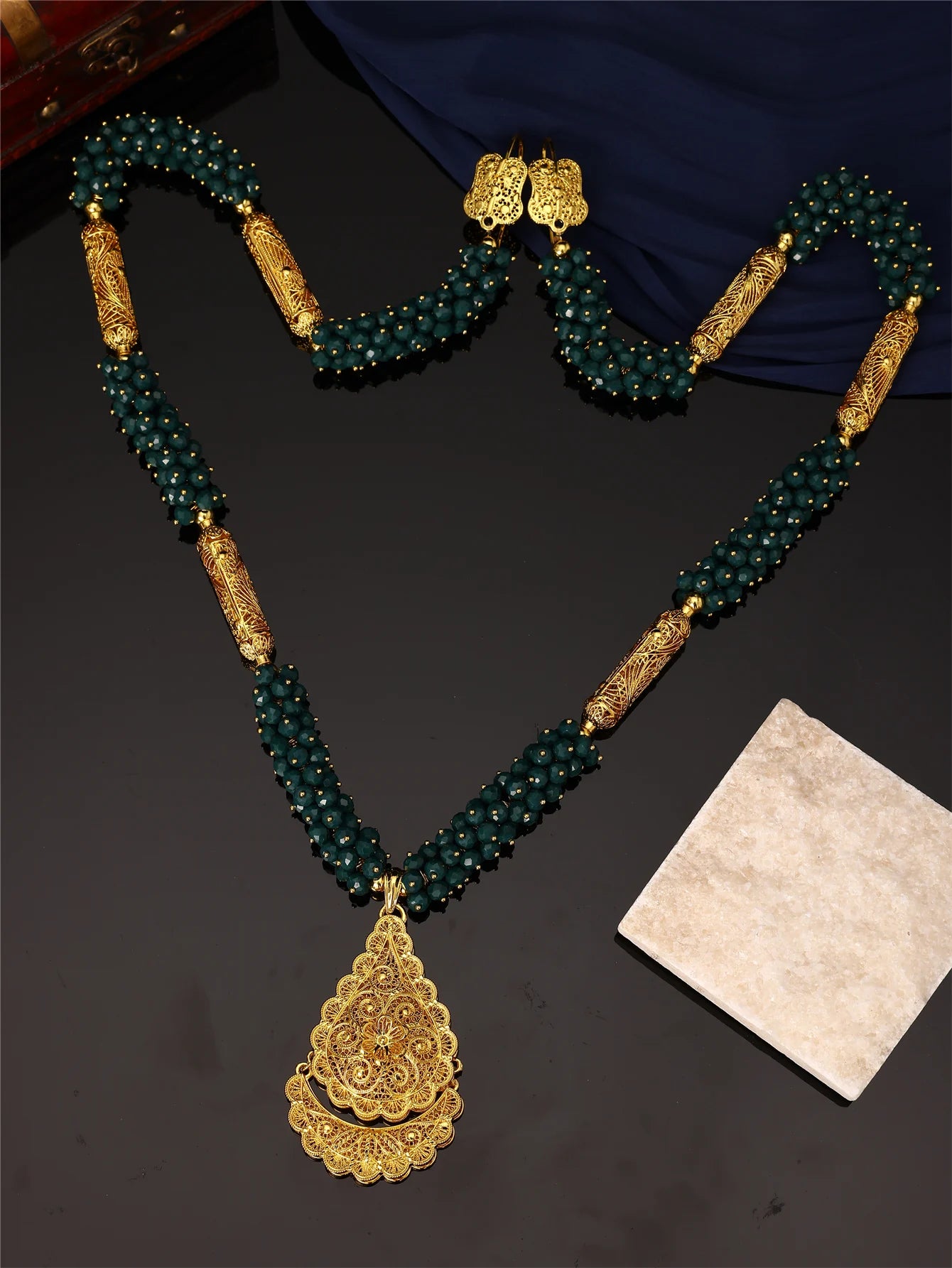 1 Piece of Fashionable and Luxurious Women's Necklace with a Large Metal Teardrop Pendant and Corner Bead Necklace, Can Be Worn as a Shoulder Chain for Women's Weddings, Banquets, and Holiday Wear