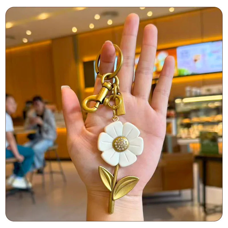Fashion New Little Daisy Hanging Jewelry Hot Sale Popular Bag Pendant High Fashion Accessories Trend Keychain Bag Accessories