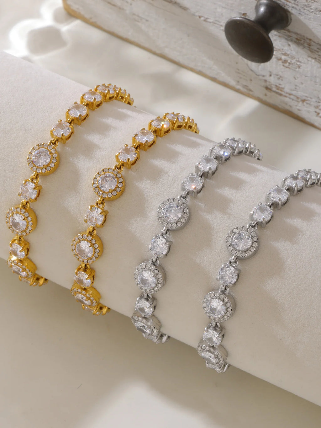 Women's Bracelet with Simple Design Inlaid with Zircon Stainless Steel Fashionable and Versatile Jewelry Accessories