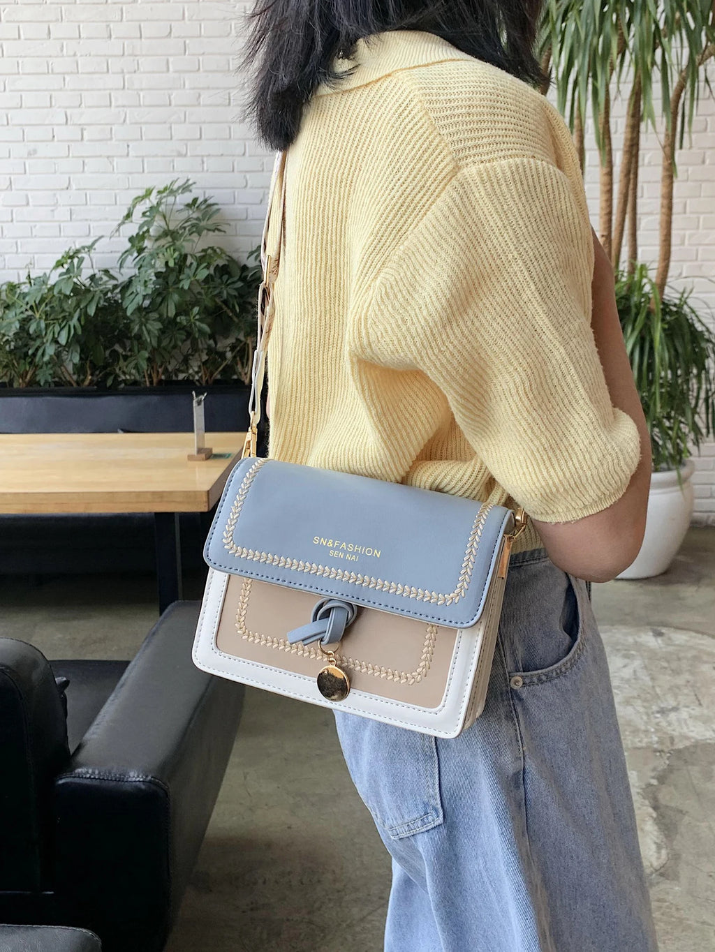 Fashionable Bag for Women, Versatile New Crossbody Bag, Casual, Contrasting Color, Small Square Bag, Wide Shoulder Strap