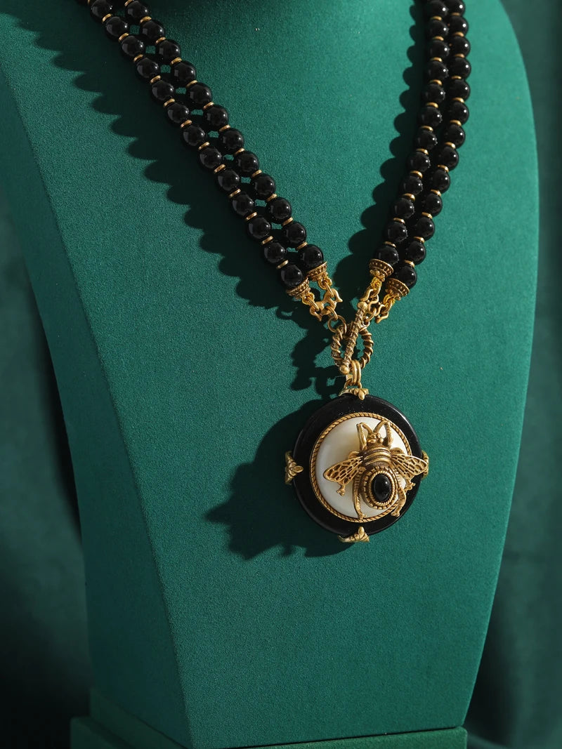 Vintage Jewellery Black Beads Necklace Woman With Bee Pendant Natural Stone Weddings Elegant Charms Antique Luxury Designer 2025