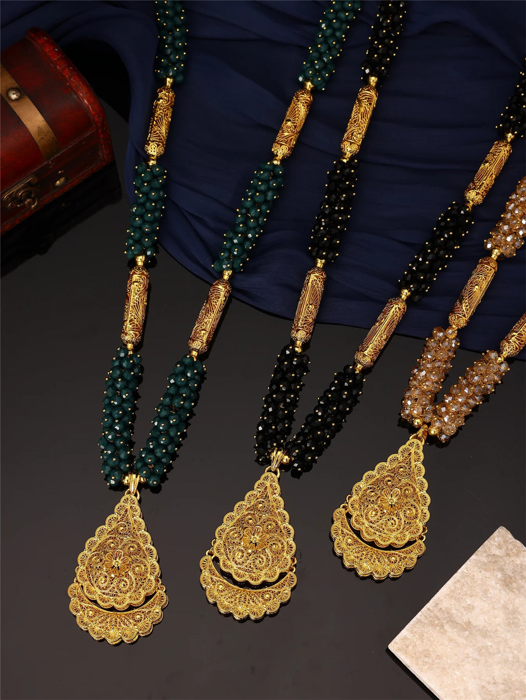 1 Piece of Fashionable and Luxurious Women's Necklace with a Large Metal Teardrop Pendant and Corner Bead Necklace, Can Be Worn as a Shoulder Chain for Women's Weddings, Banquets, and Holiday Wear