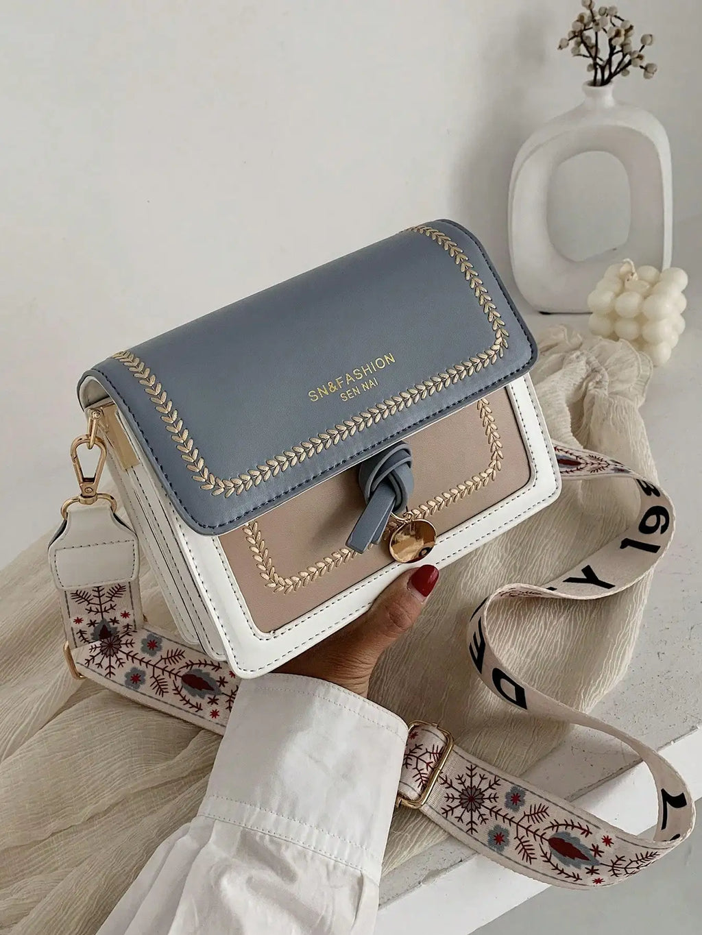 Fashionable Bag for Women, Versatile New Crossbody Bag, Casual, Contrasting Color, Small Square Bag, Wide Shoulder Strap